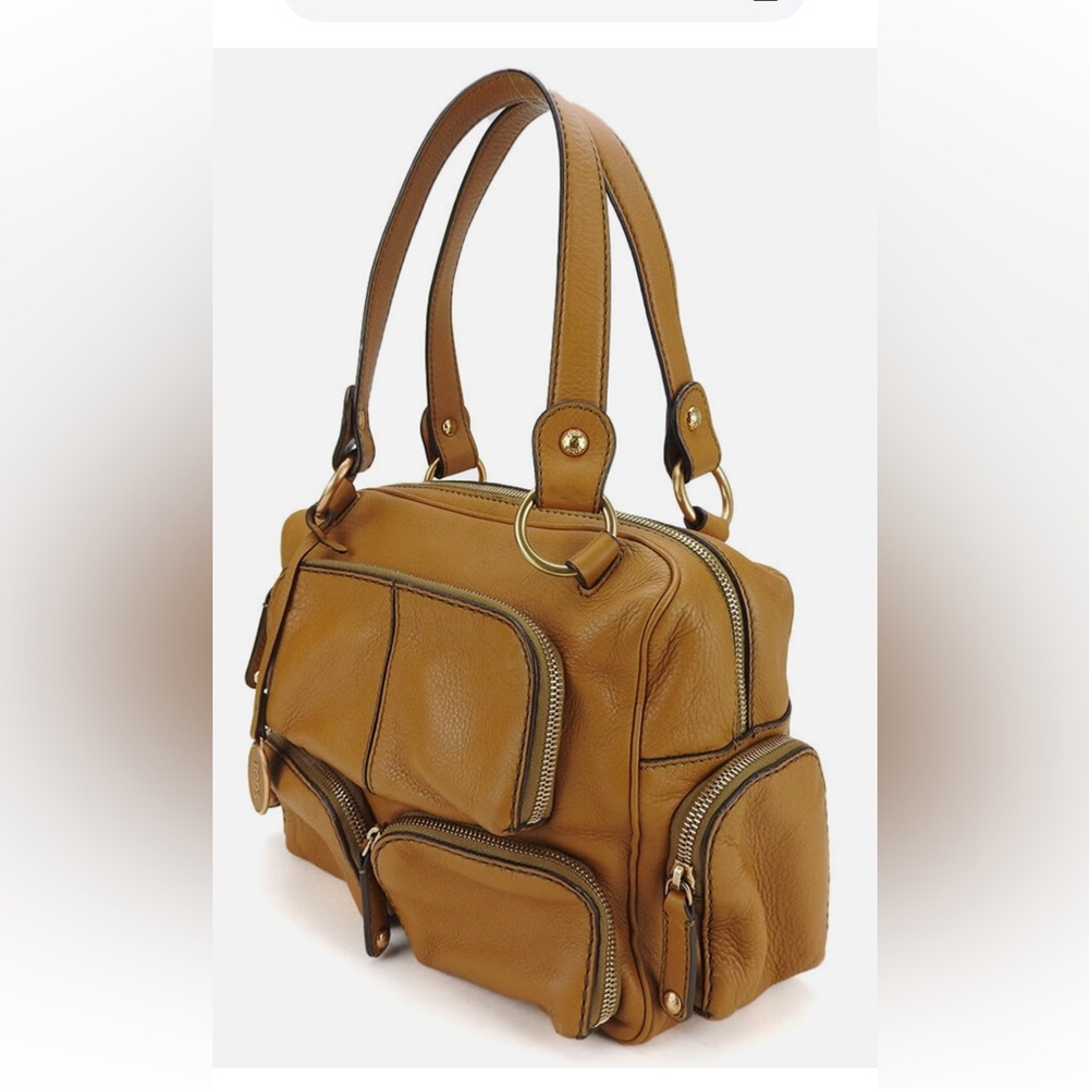Chic Tan Leather Shoulder Bag